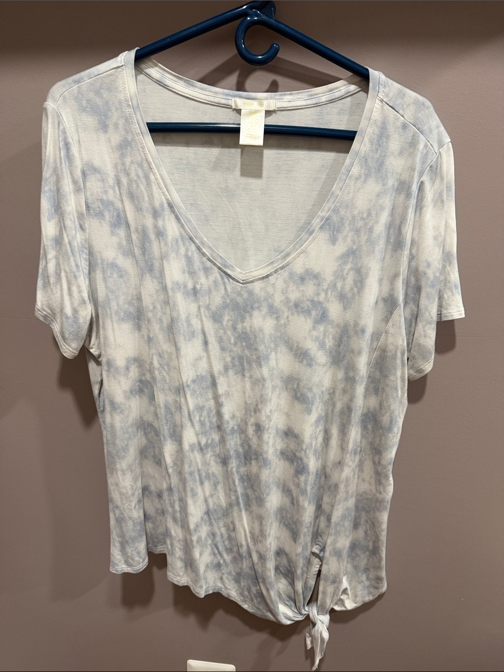 Matty M Light Blue & White V-Neck Tie-Hem Short Sleeve Top XXL
